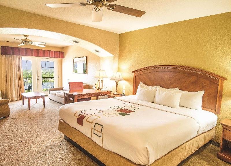 Номер Standard с балконом La Quinta Inn & Suites by Wyndham Marble Falls