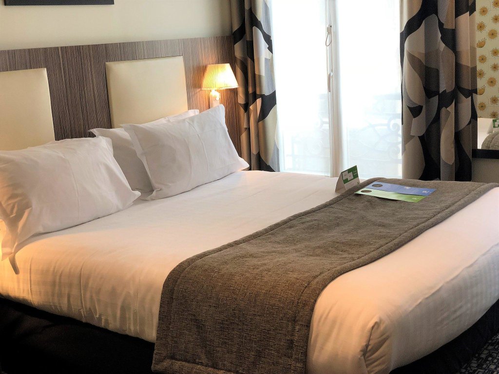 Номер Standard Holiday Inn Paris Opéra - Grands Boulevards, an IHG Hotel