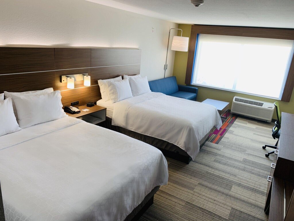 Двухместный люкс Holiday Inn Express & Suites Moore, an IHG Hotel