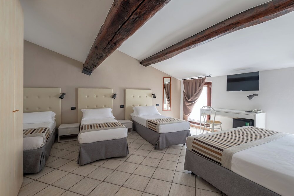 1 Bedroom Standard Family room Hotel Mantegna Stazione