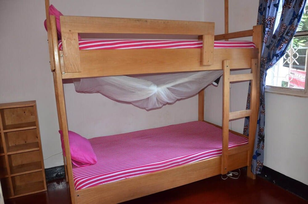 Bett im Wohnheim (Frauenwohnheim) Tanzania Volunteers Hostel