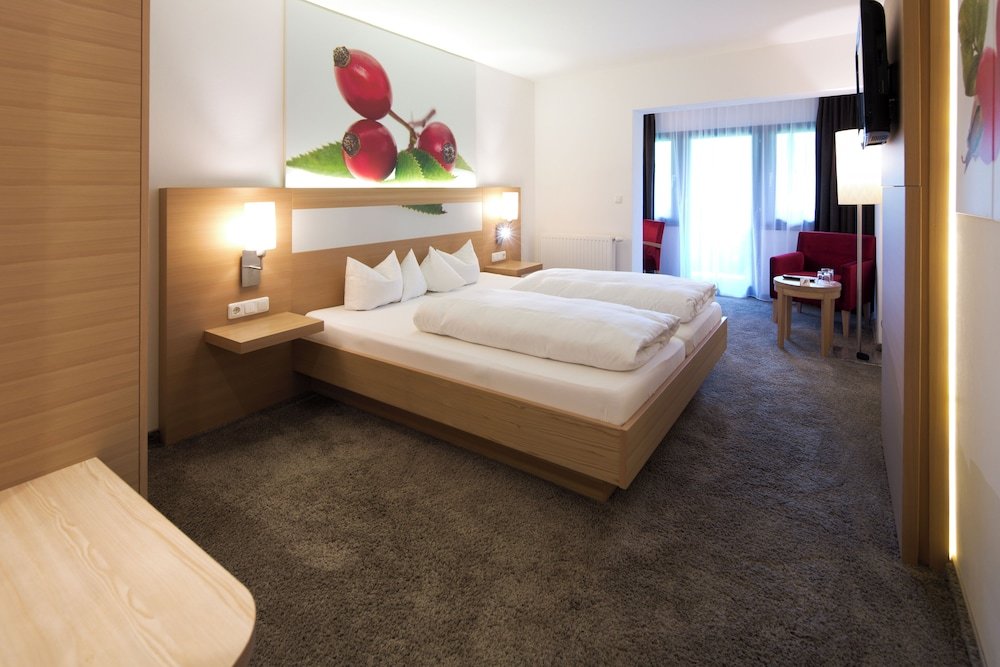 Standard Doppel Zimmer mit Balkon Kulinarik Hotel Alpin