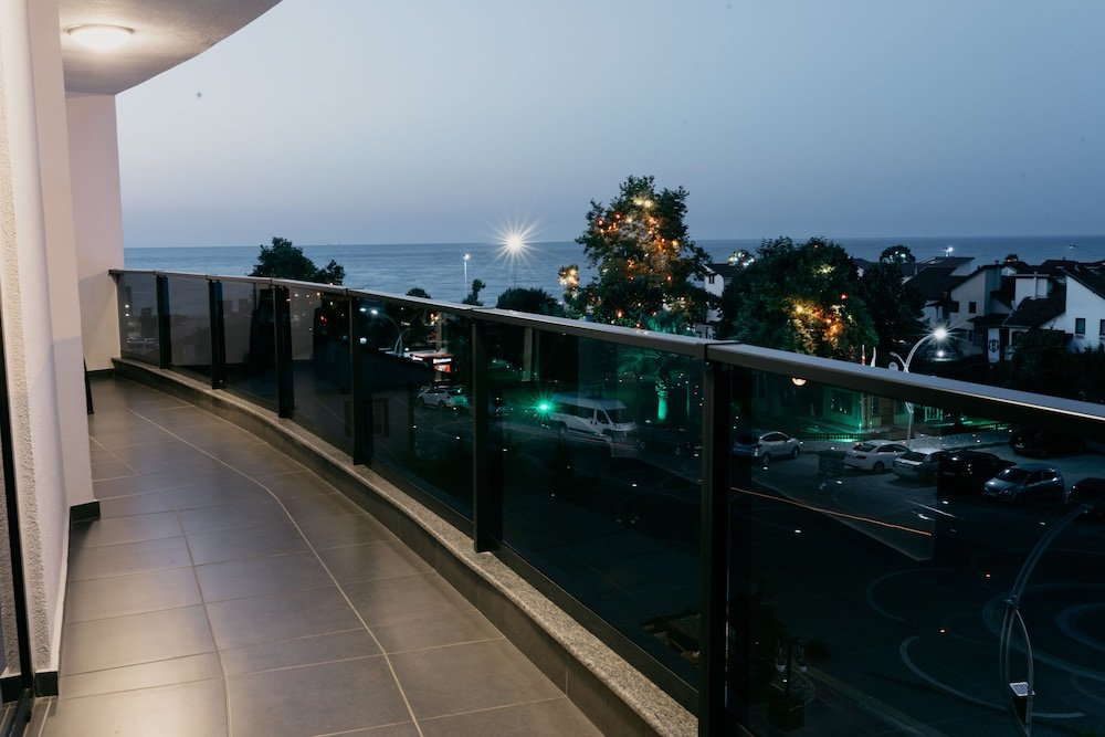 Suite con balcón y con vista al mar Ceneviz Suit Hotel
