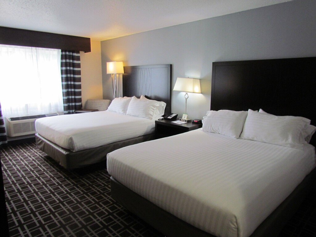 Четырёхместный номер Standard Holiday Inn Express Le Claire Riverfront-Davenport, an IHG Hotel
