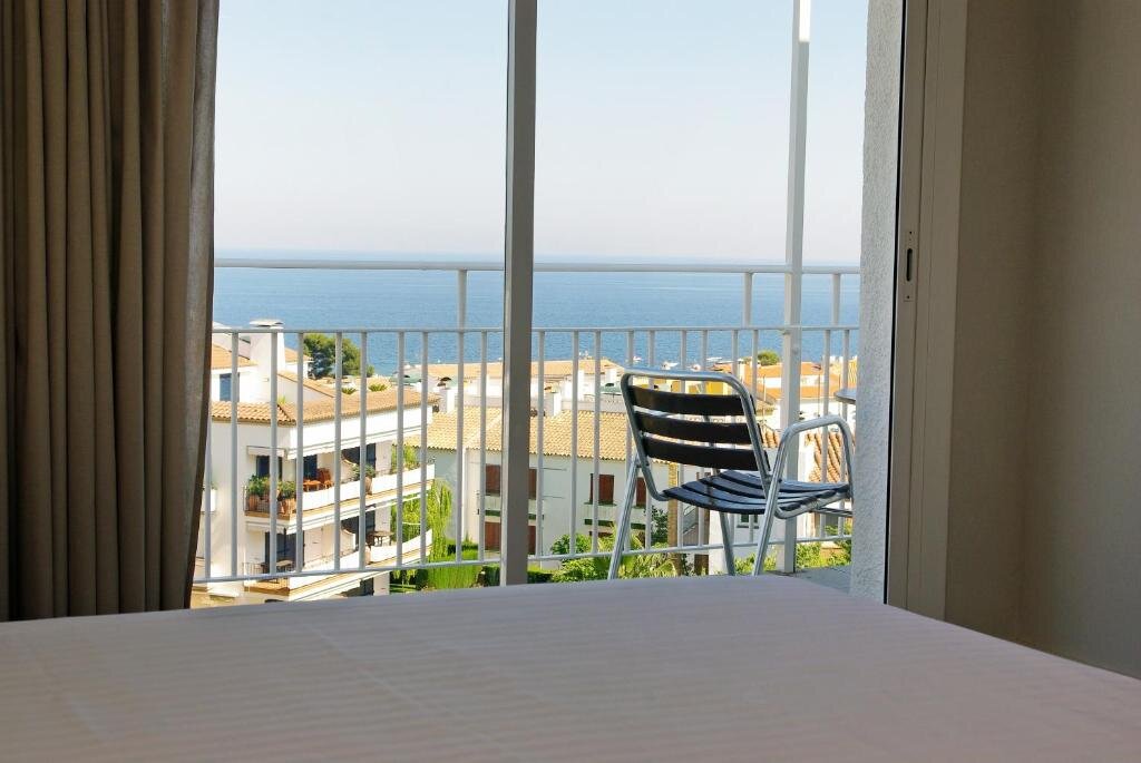 Трёхместный номер Standard с видом на море Hotel Alga