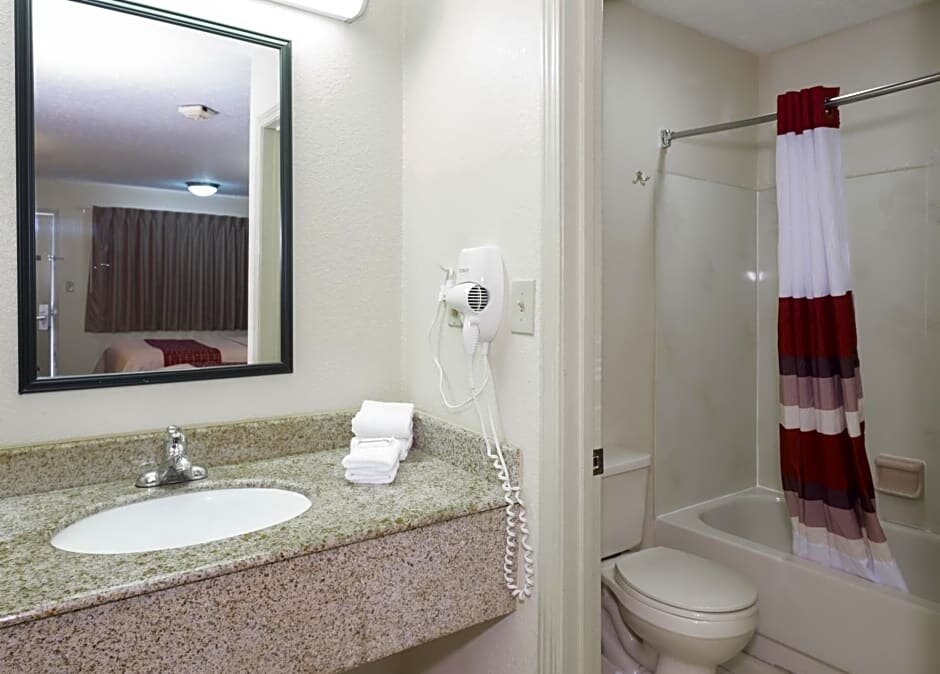 Deluxe Double room Red Roof Inn Columbus Northeast Westerville