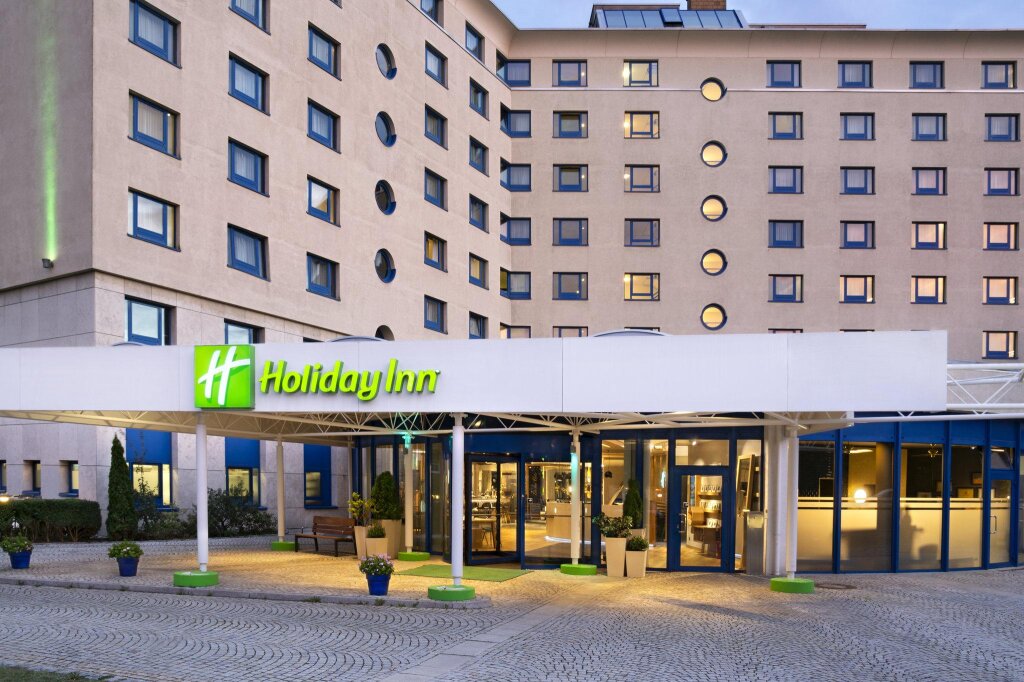 Кровать в общем номере Holiday Inn Stuttgart, an IHG Hotel