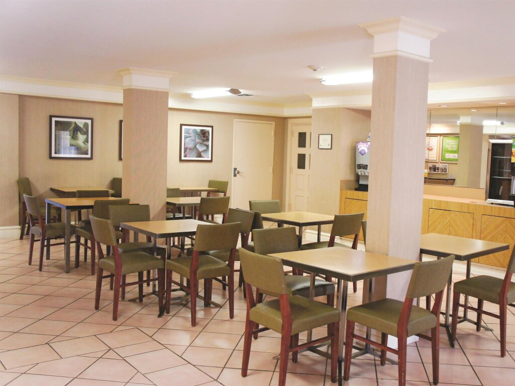 Doppel Suite La Quinta Inn by Wyndham Houston Greenway Plaza Medical Area
