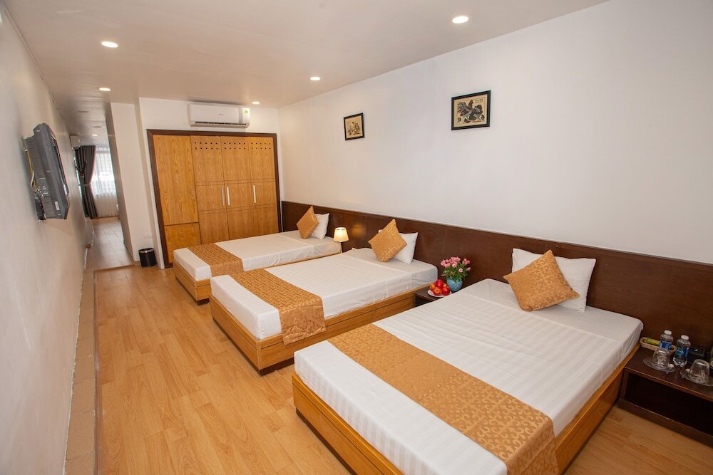 Кровать в общем номере Hanoi Rendezvous Hotel & Spa