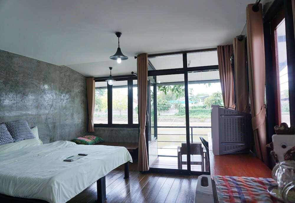 Standard room with balcony R-Lampang Guest House