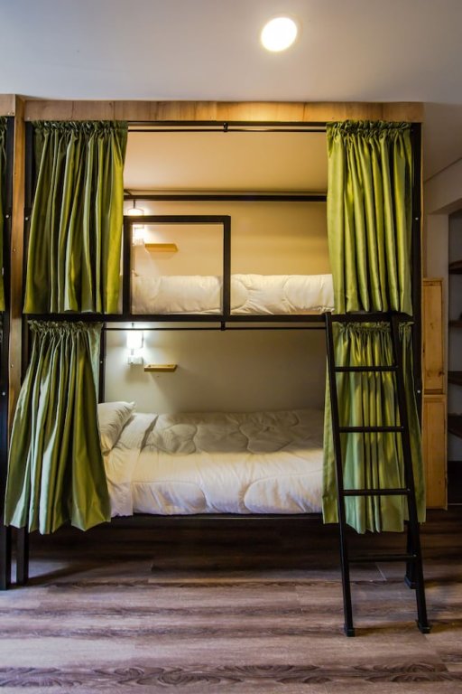 Кровать в общем номере Closer Hostel