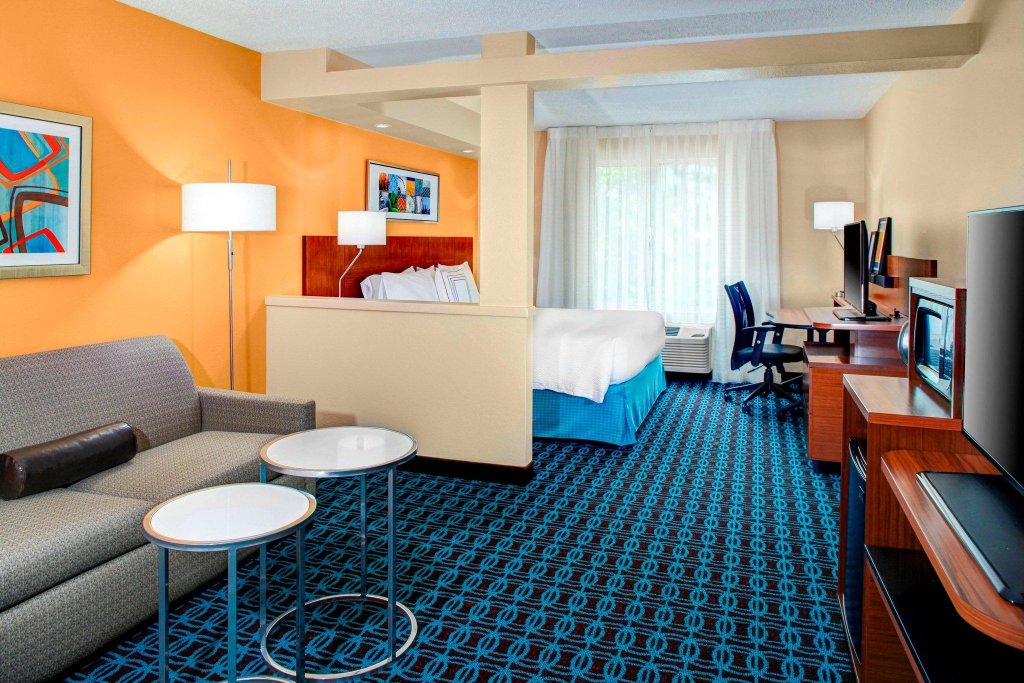 Двухместный люкс c 1 комнатой Fairfield Inn & Suites by Marriott Atlanta Alpharetta