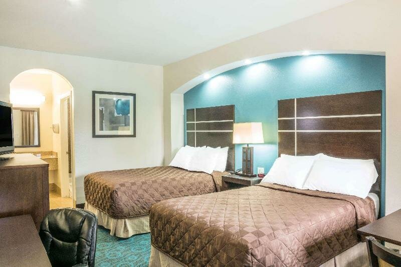 Standard Vierer Zimmer Days Inn by Wyndham Humble/Houston Intercontinental Airport