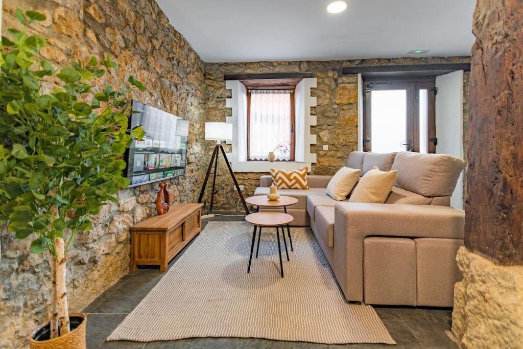 2 Bedrooms Apartment Precioso piso estilo rústico a 10 min de Santander