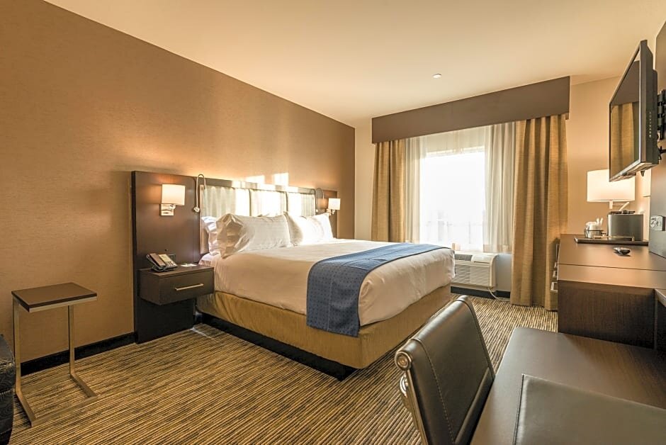 Premium room Holiday Inn Austin Airport, an IHG Hotel