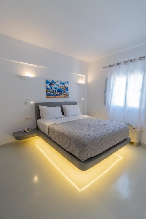 Номер Standard Central Fira Suites