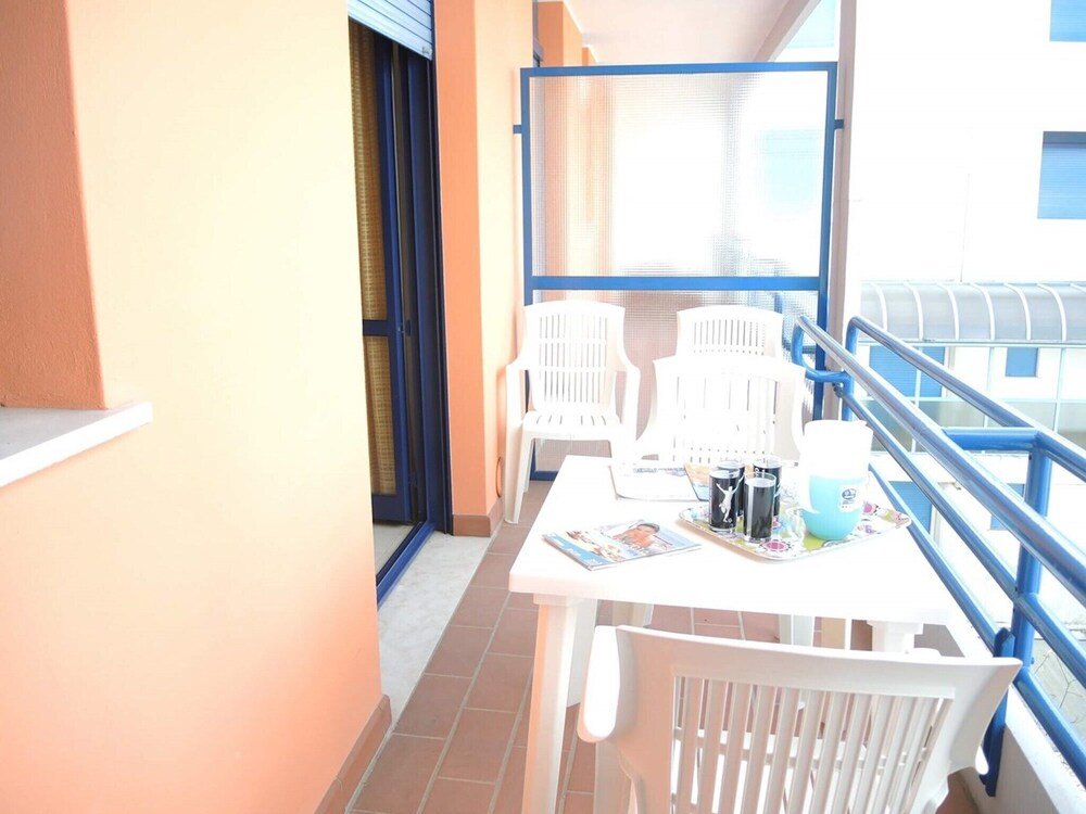 Apartamento Comfortable Flat With Terrace 100m From the Beach