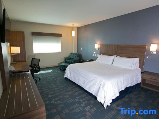 Quadruple Suite Holiday Inn Express & Suites Mexicali, an IHG Hotel