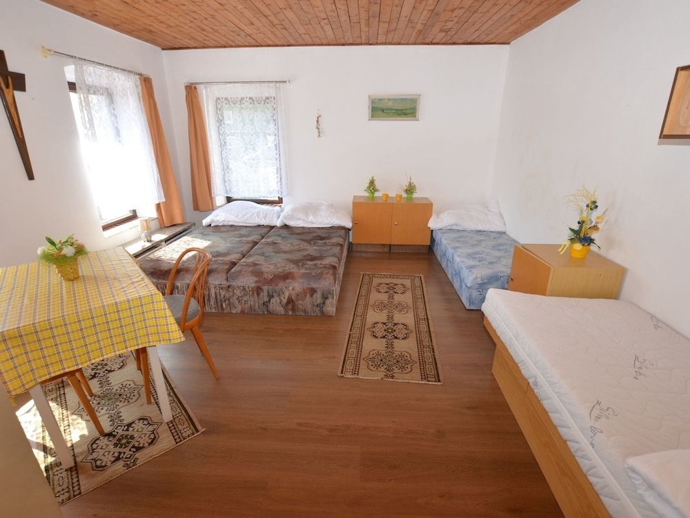 Cabaña Spacious Cottage for Groups With Billiards and Sauna With 8 Bedrooms