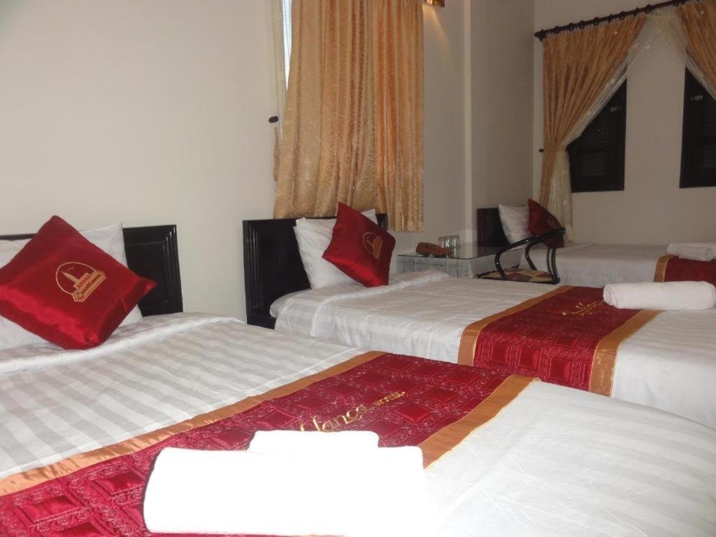 Кровать в общем номере Casablanca Hotel