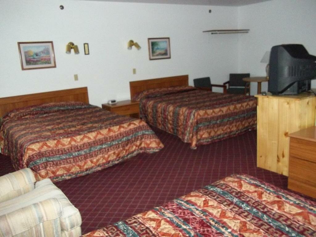 Standard Triple room River Valley Inn