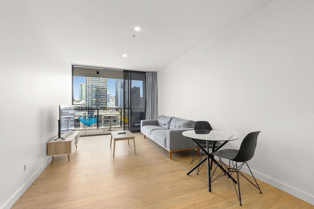 Apartment South Brisbane 2 Bedrooms Apartment with Free Parking by KozyGuru