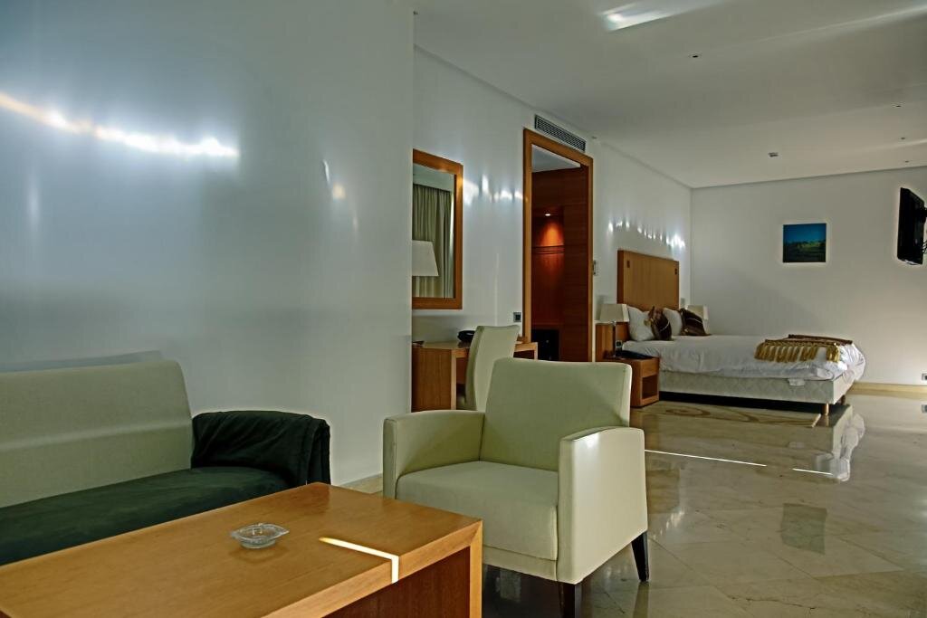 Четырёхместный номер Standard Suites Hotel Mohammed V by Accor