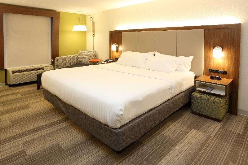 Двухместный номер Standard Holiday Inn Express & Suites Newport News, an IHG Hotel