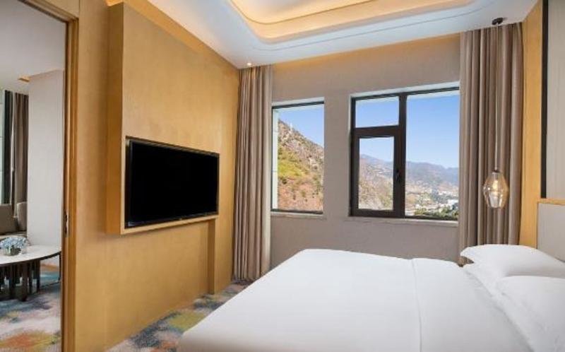 Двухместный люкс c 1 комнатой Hilton Garden Inn Nujiang