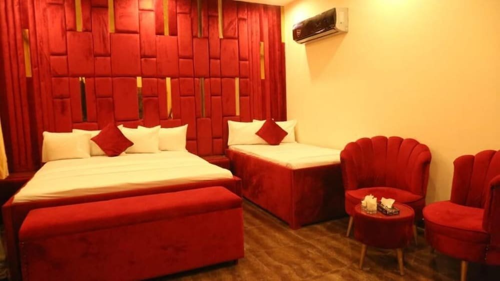Deluxe Triple room HOTEL DE SMART Multan
