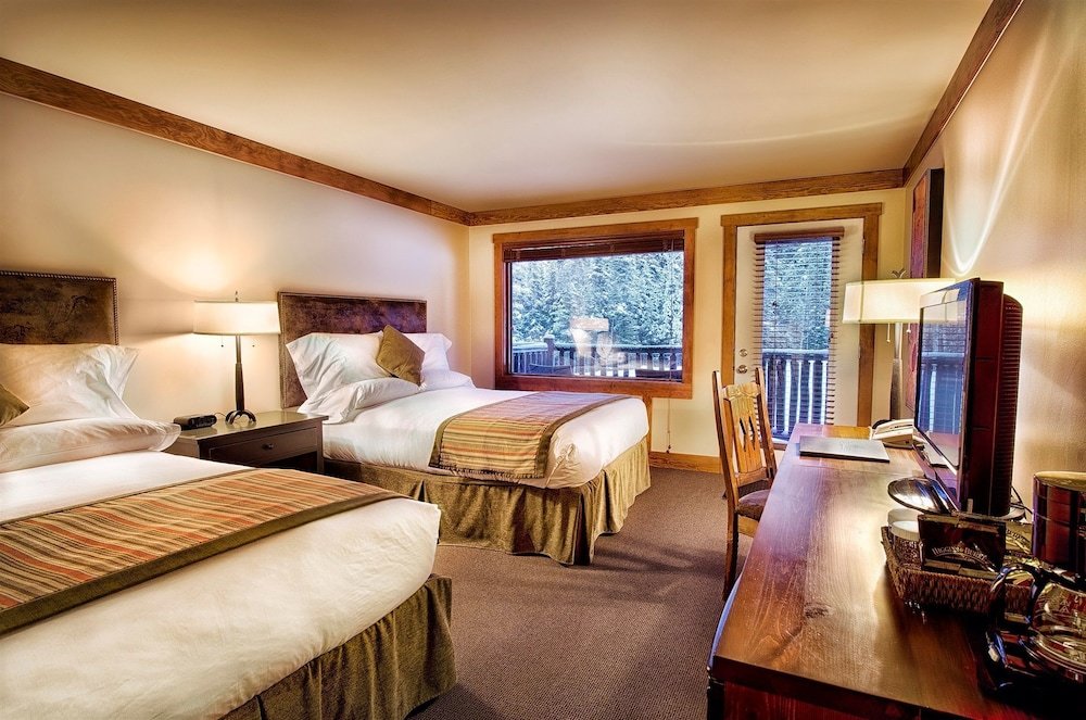 Standard Double room with balcony Elk Ridge Resort