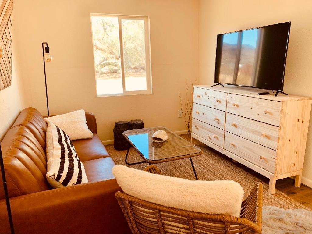 2 Bedrooms Cottage Casa Agave: Comfy Joshua Tree Cottage With Free Breakfast Bar