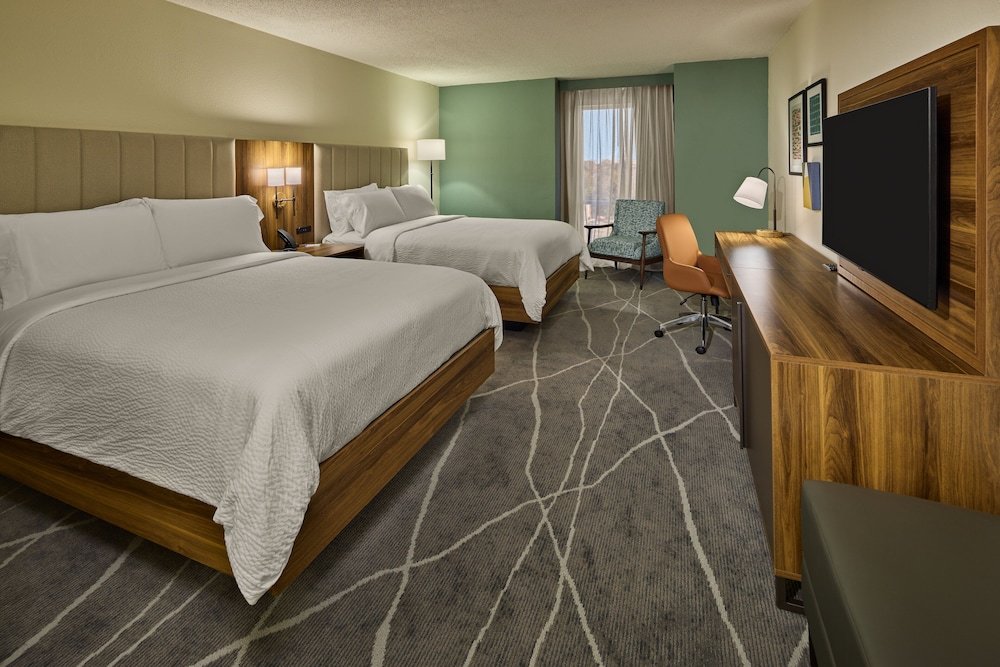 Четырёхместный номер Standard с балконом Holiday Inn Express & Suites Charleston Dwtn - Westedge, an IHG Hotel