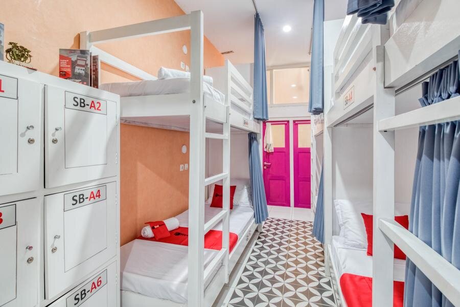Кровать в общем номере (мужской номер) Home Addicts Hostel
