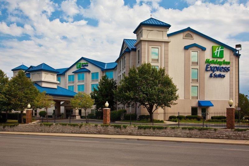 Люкс Holiday Inn Express Hotel & Suites Chicago-Midway Airport, an IHG Hotel