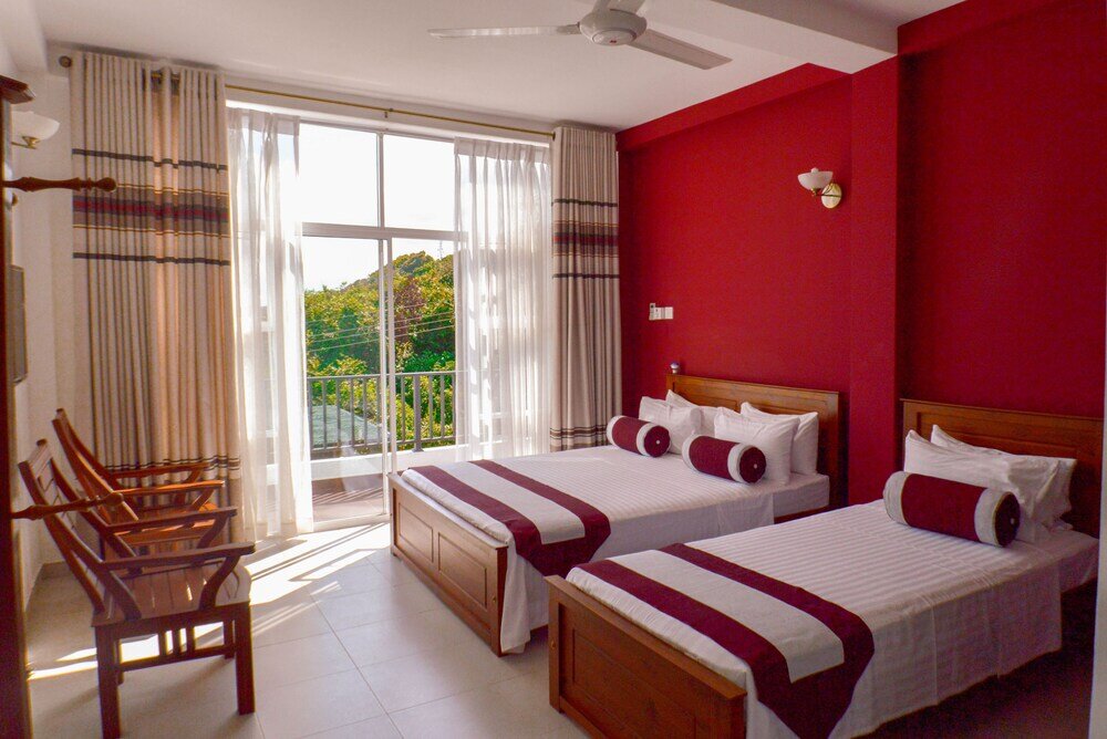 Трёхместный номер Deluxe c 1 комнатой с балконом и с видом на океан Villa Baywatch, Rumassala