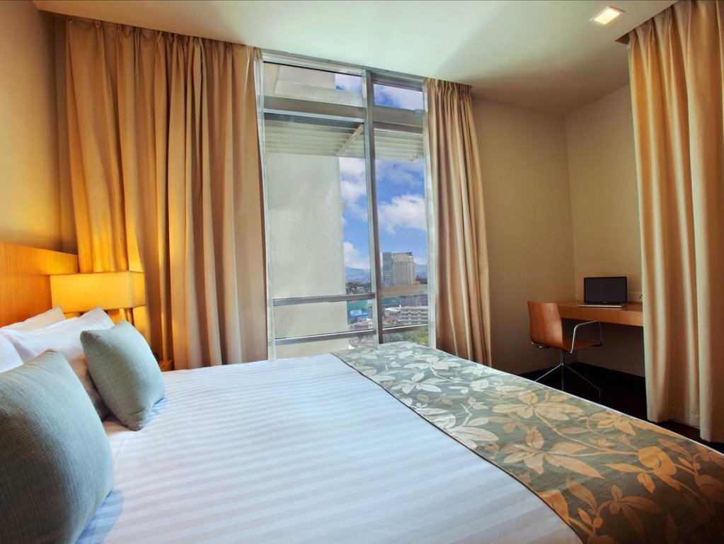 Люкс c 1 комнатой PARKROYAL Serviced Suites Kuala Lumpur