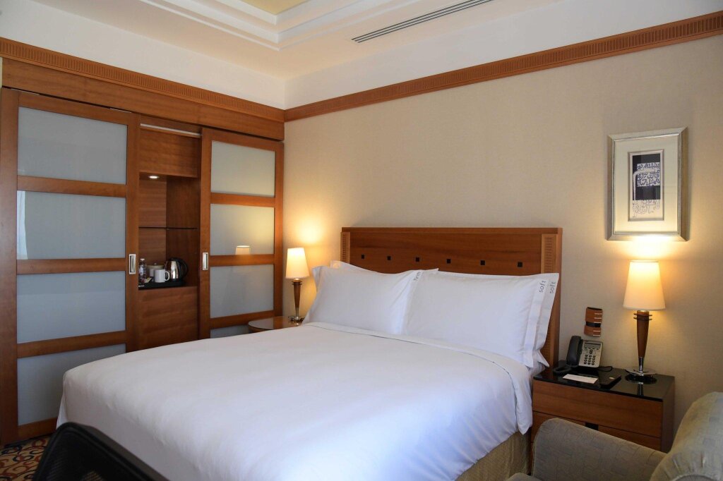 Номер Standard Holiday Inn Kuwait, an IHG Hotel