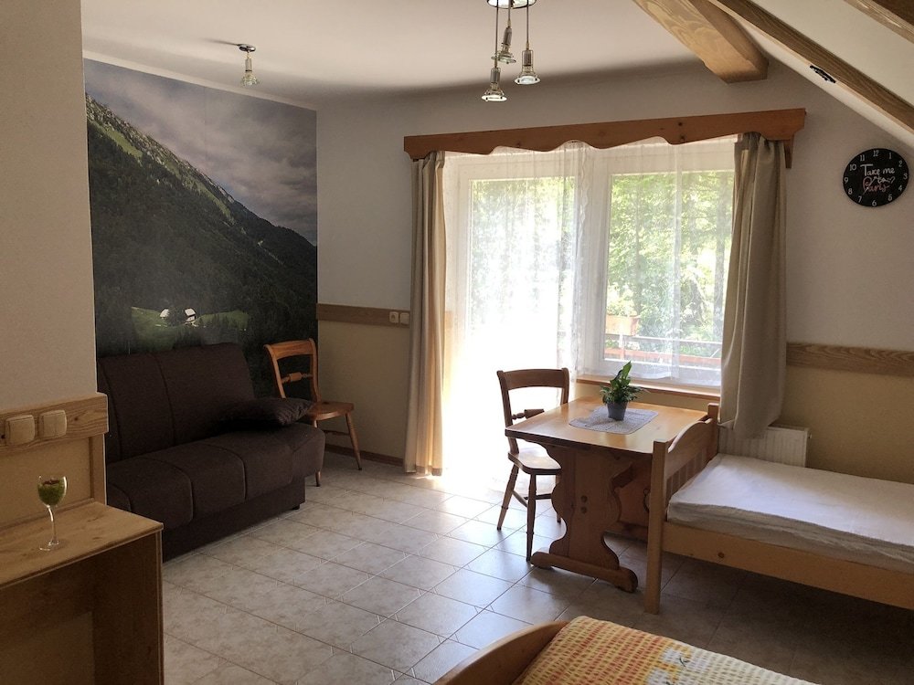 Habitación Clásica con balcón y con vista a la montaña Gostisce Draga