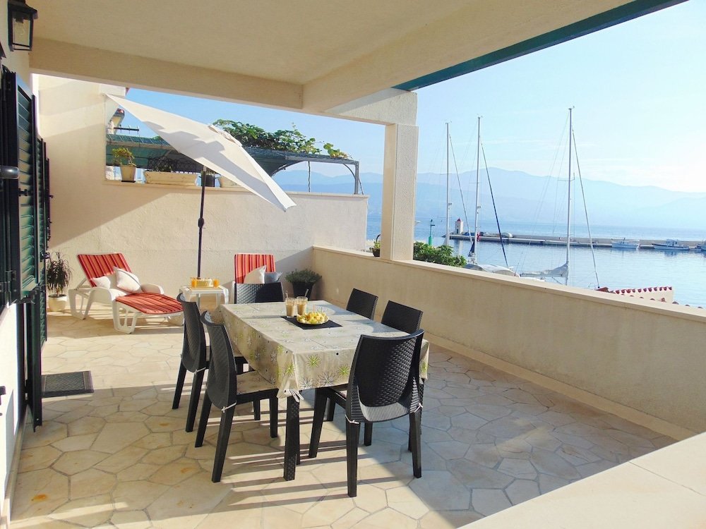 Apartment Vin - Excellent Location and Close to the sea - A