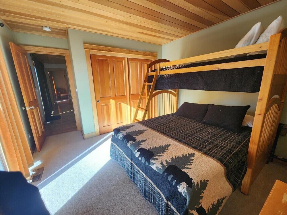 Cottage Timber View Lodge 4 Bedroom Home by Redawning