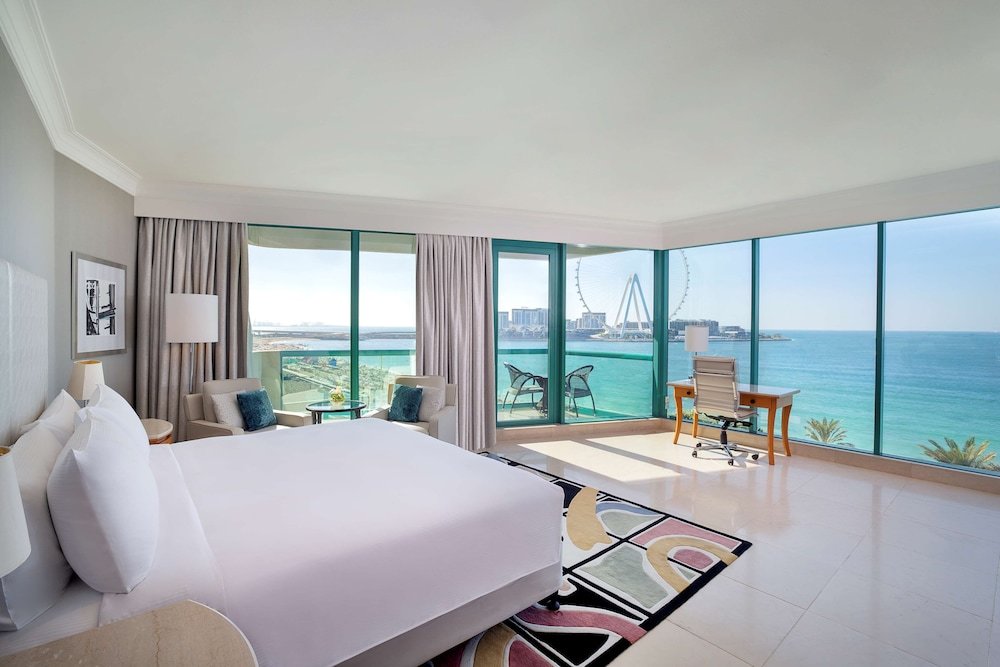 Двухместный номер Corner Alcove с балконом и с видом на море Hilton Dubai Jumeirah
