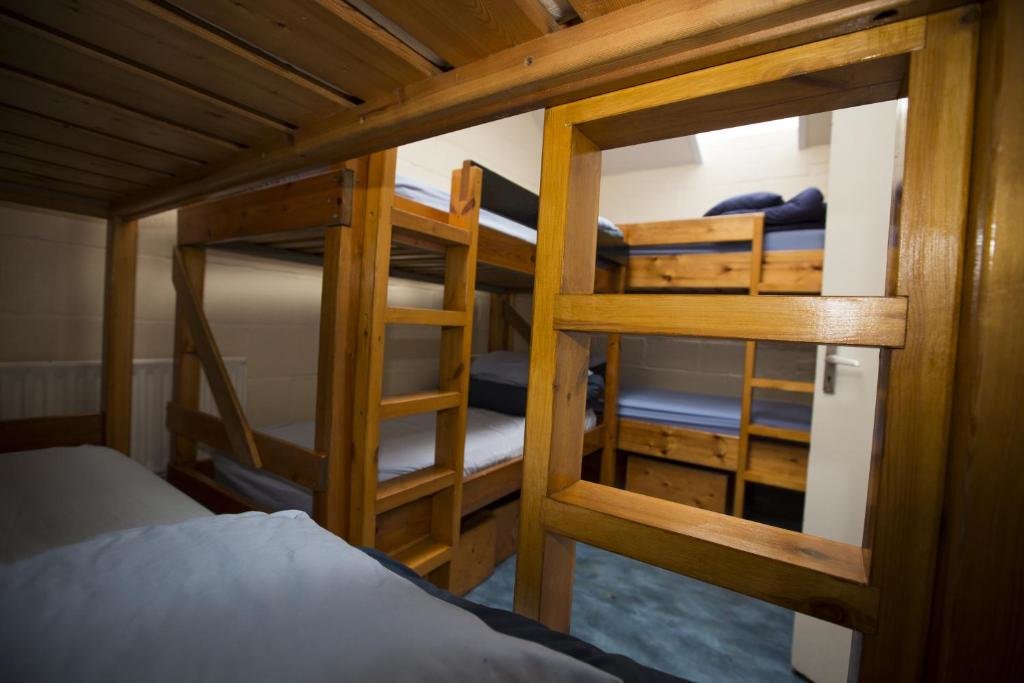 Кровать в общем номере (женский номер) Denton House Hostel