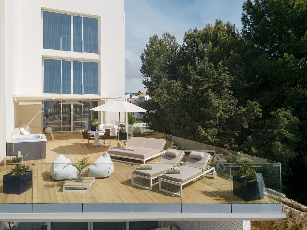 Полулюкс с балконом и с видом на море ME Ibiza - The Leading Hotels of the World