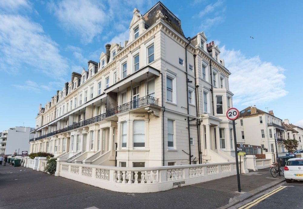 Апартаменты Immaculate 1-bed Apartment on Hove Seafront