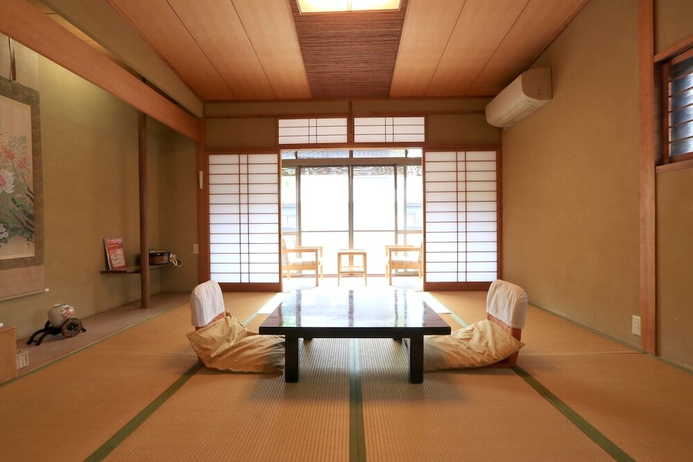 Standard Quadruple room Kamiobo