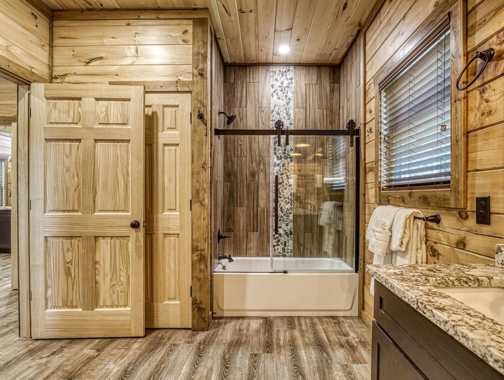 Standard Zimmer ERN841 - SWEET FEET RETREAT - LOCATION, LOCATION, AND PRIVATE INDOOR POOL! cabin