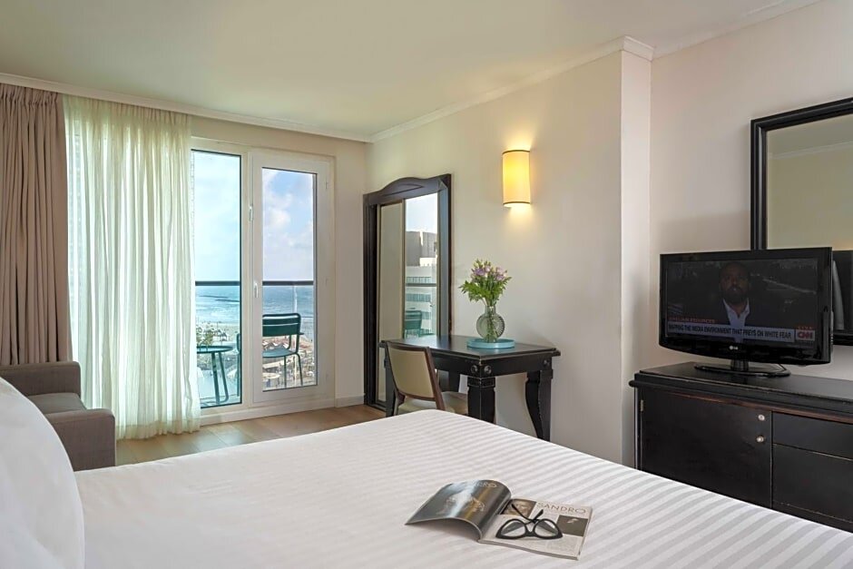 Двухместный номер Deluxe с видом на море Crowne Plaza Tel Aviv Beach, an IHG Hotel