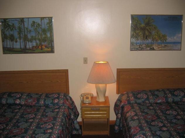 Standard Zimmer Knotty Pine Motel