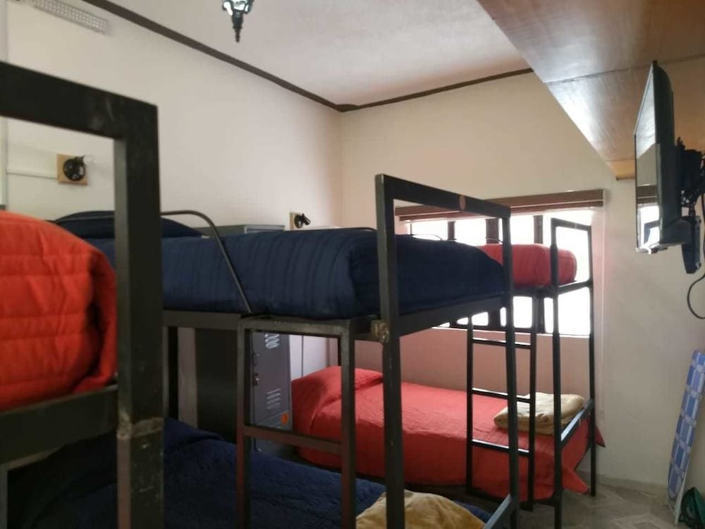 Кровать в общем номере (мужской номер) Hostal Doña María - Hostel